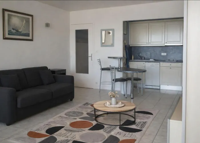 Cozy With Balcony Next To The Sea Apartment